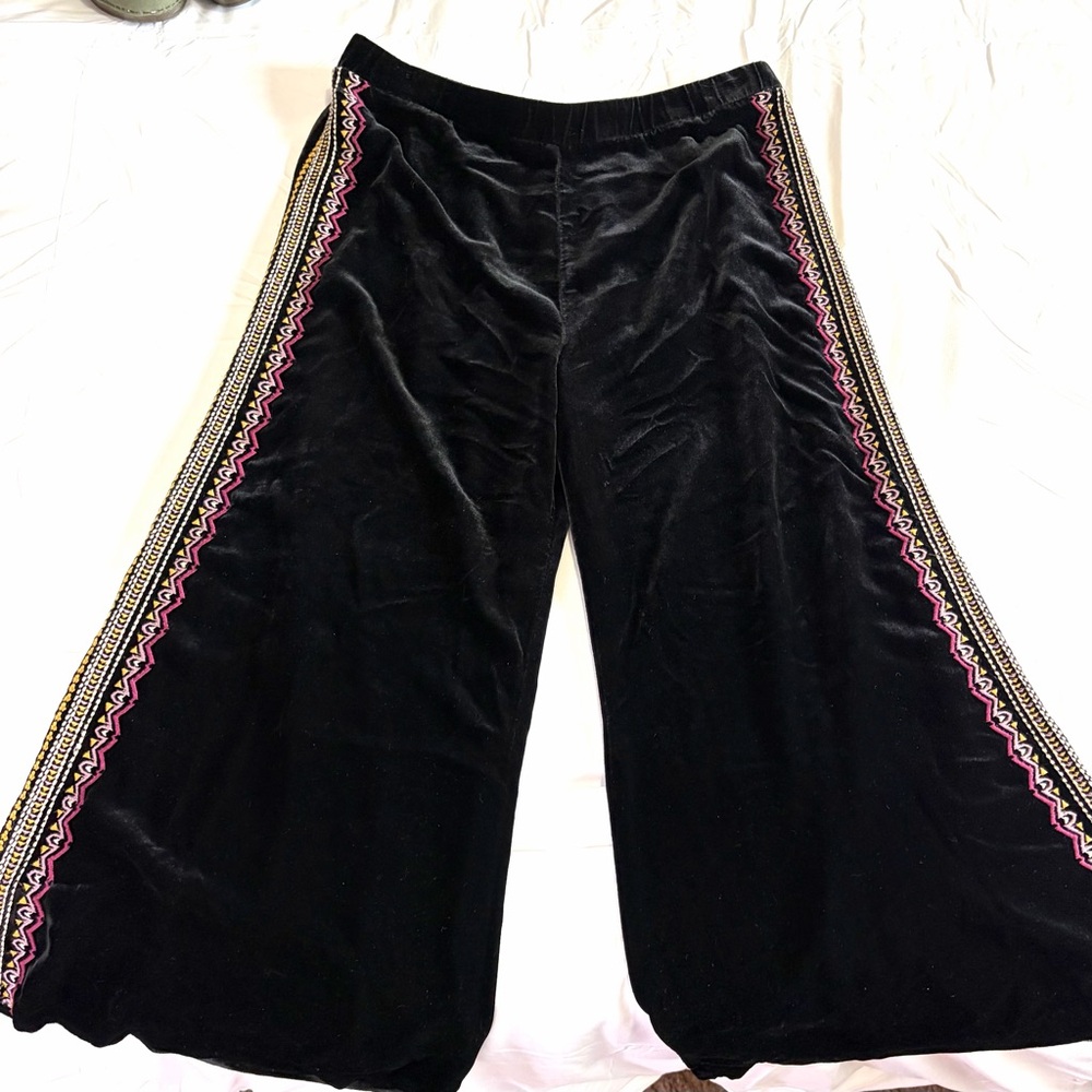 Johnny Was cropped velvet Black Wide Leg Pants Pink Gold embroidered sz M silk